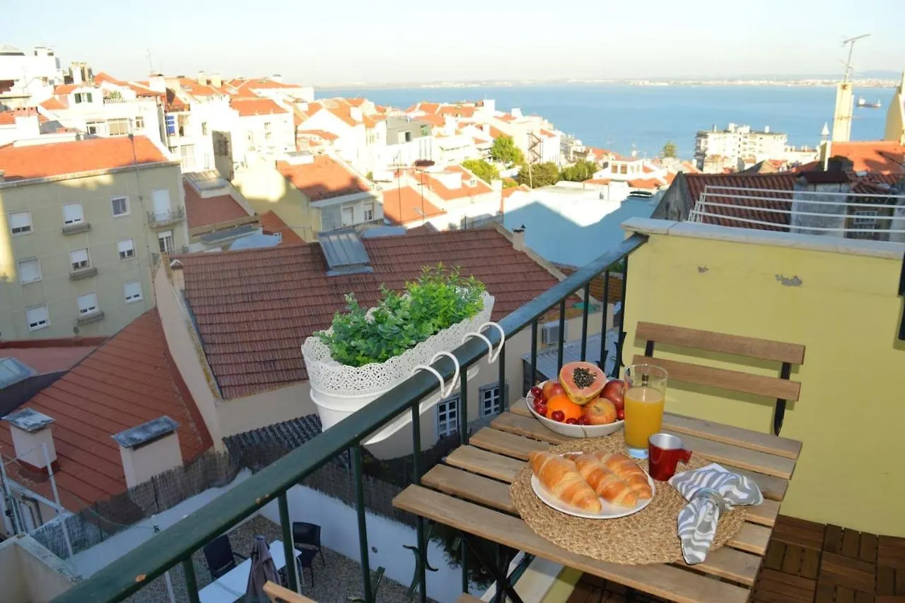 Comfortable Apartment With Balcony And Sea View In Lisbon 50 M² 0*,
