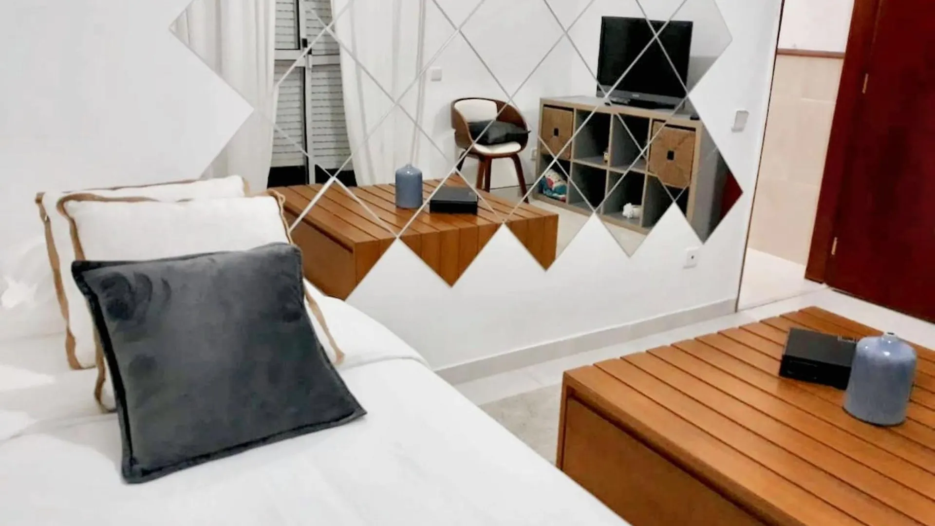 Comfortable Apartment With Balcony And Sea View In Lisbon 50 M²